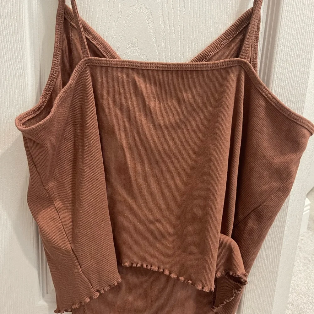 Basic Tank Top - Picture 2 of 3